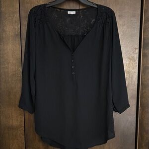 Black Buttoned V-Neck 3/4 Sleeve Blouse